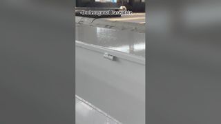 Słup oświetleniowy z wysokim masztem — zbliżenie szczegółów kompletnej jednostki#WysokiejmasztLightPole#GalvanizedSteelPole