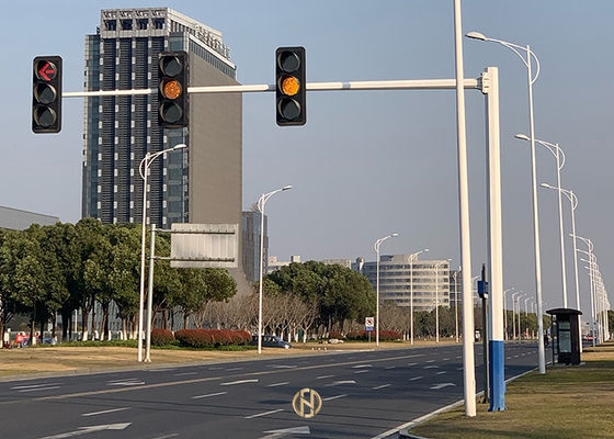 kupować 8m Hot Dip Galvanized Traffic Signal Pole Wind Resistance online manufacture